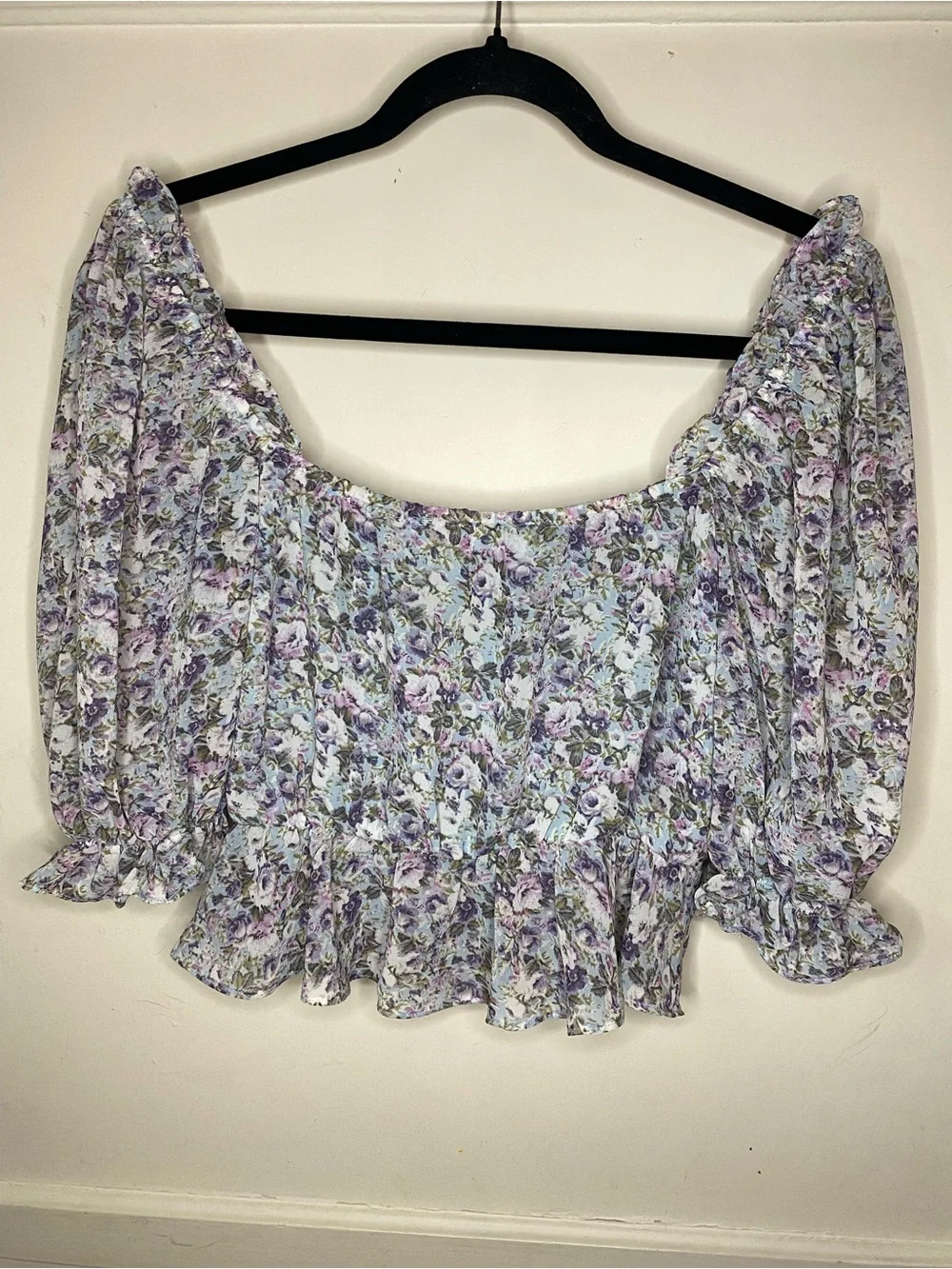 ASTR the Label Floral Puff-Sleeve Smocked Peasant Top - Lavender Gray Floral